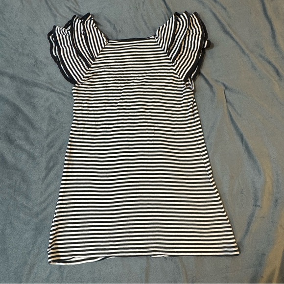 Dynamite Monochrome Striped Top
#1167 - Picture 6 of 6
